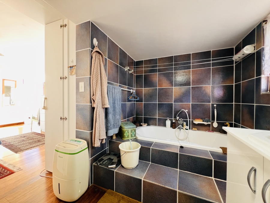 3 Bedroom Property for Sale in Paradise Beach Western Cape